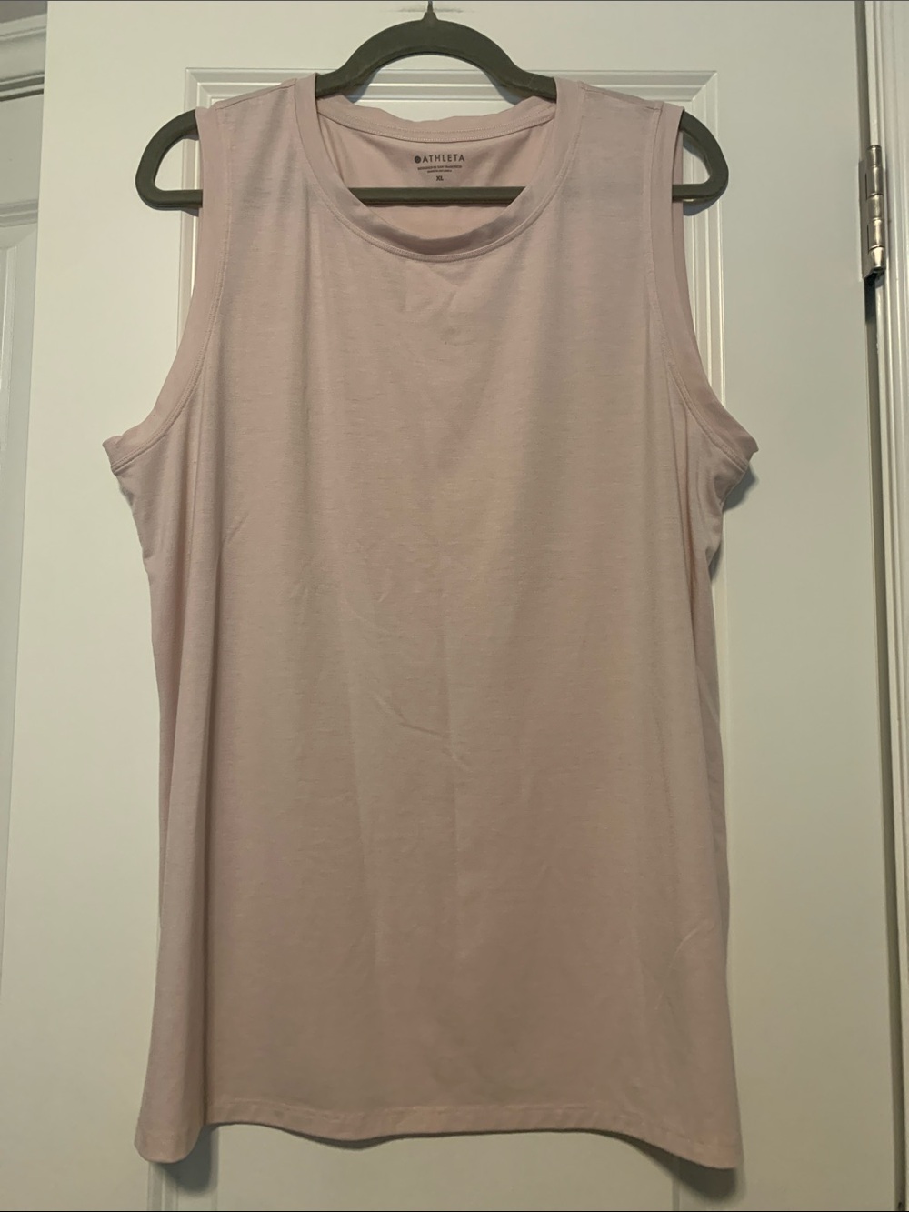 Athleta Tank Top in Ballerina Pink, Sz XL
Small spot pictured. GUC